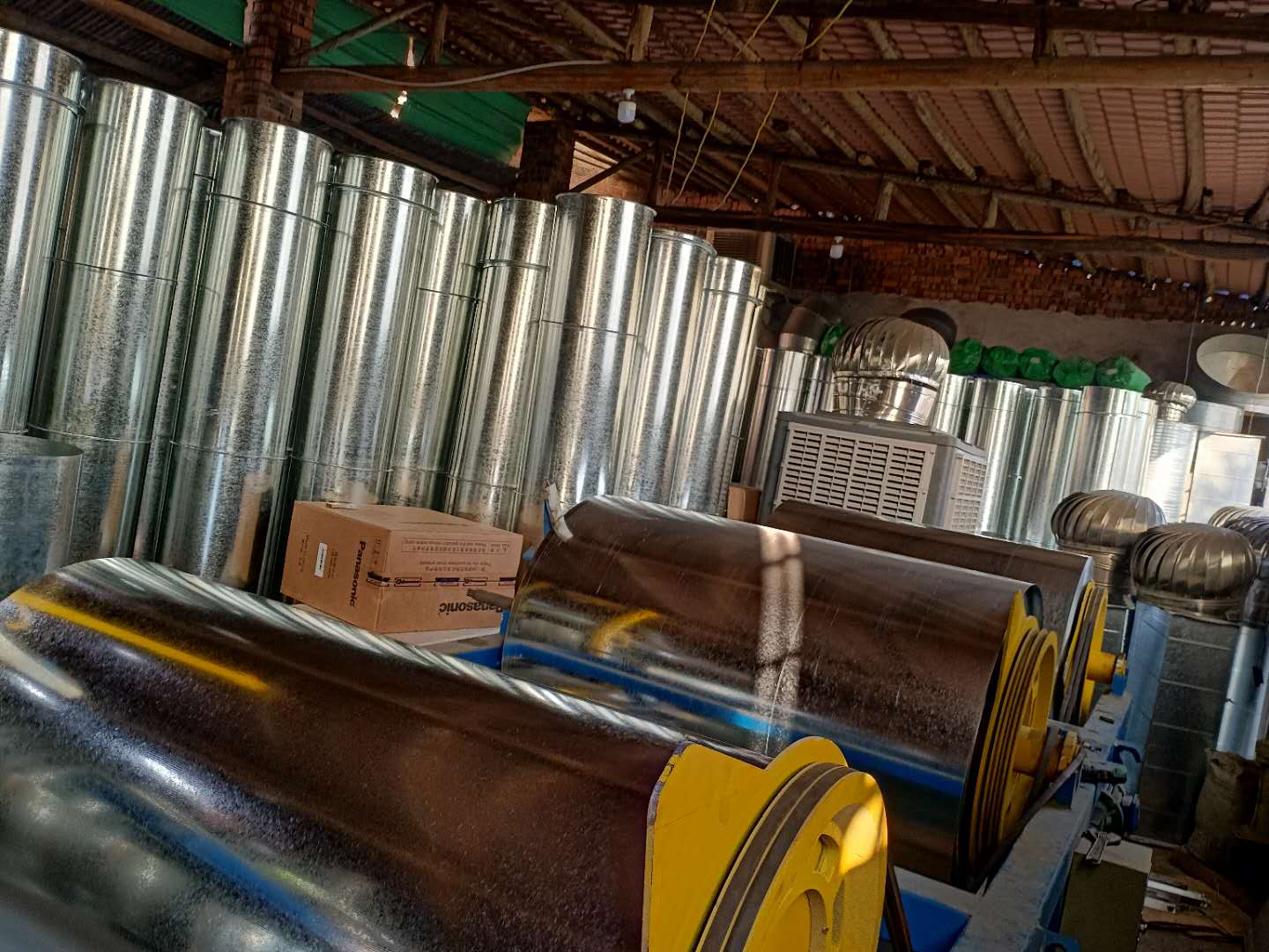 湖南省偉利翔機械通風(fēng)設(shè)備有限公司,永州市生產(chǎn)安裝螺旋風(fēng)管,共板風(fēng)管,消防風(fēng)管,銷售冷風(fēng)機,負(fù)壓風(fēng)機